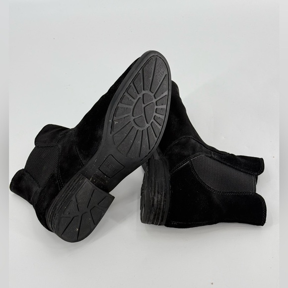 Born Black Suede Chelsea Pull On Boots 9.5 - Picture 7 of 9